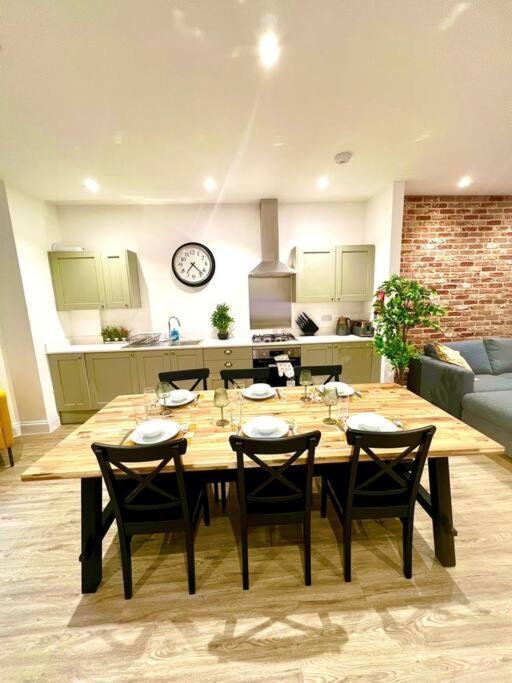 Brand New Apt - Beach Breeze Spacious 1-Bedroom Apartment With Parking - Sleeps 4 Ppl- Internet Bournemouth Luaran gambar