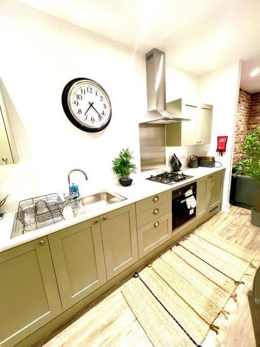 Brand New Apt - Beach Breeze Spacious 1-Bedroom Apartment With Parking - Sleeps 4 Ppl- Internet Bournemouth Luaran gambar