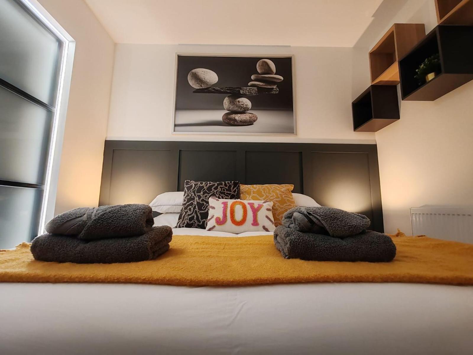 Brand New Apt - Beach Breeze Spacious 1-Bedroom Apartment With Parking - Sleeps 4 Ppl- Internet Bournemouth Luaran gambar