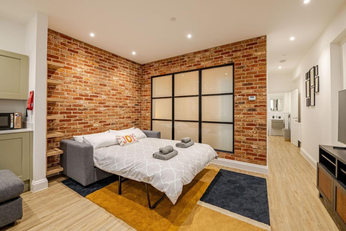 Brand New Apt - Beach Breeze Spacious 1-Bedroom Apartment With Parking - Sleeps 4 Ppl- Internet Bournemouth Luaran gambar