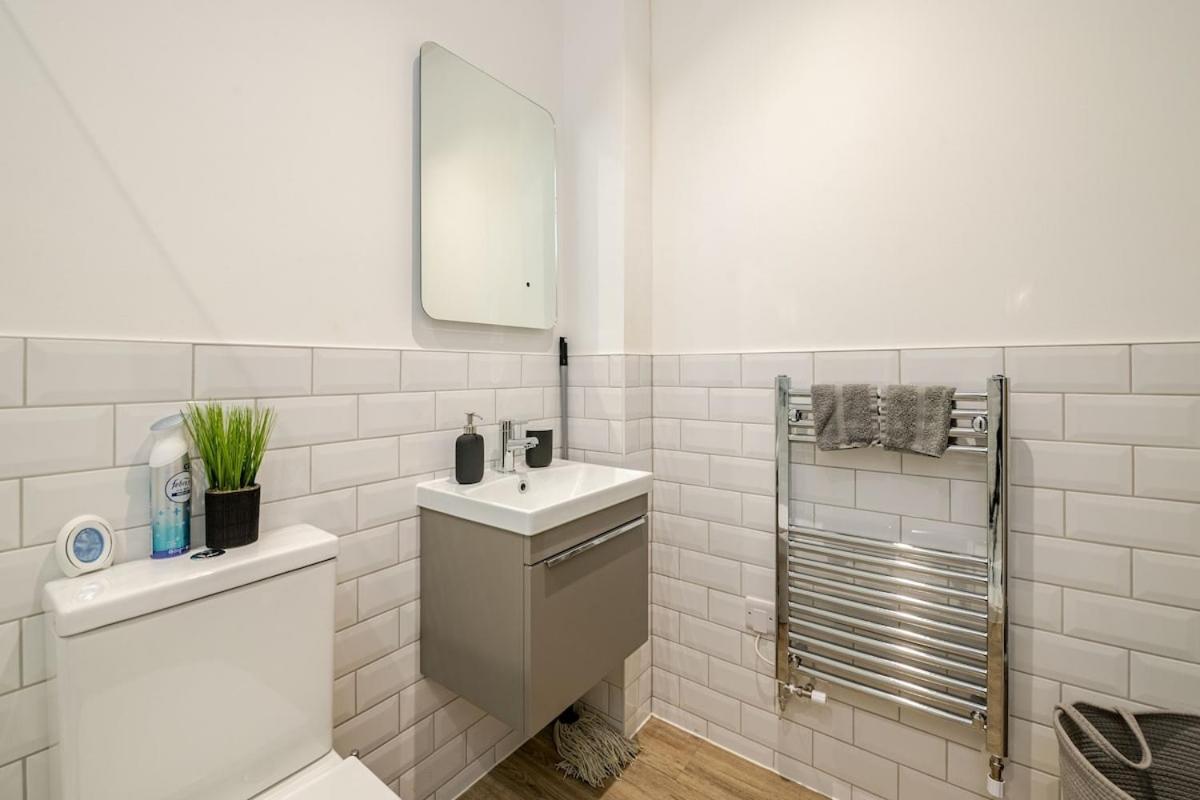 Brand New Apt - Beach Breeze Spacious 1-Bedroom Apartment With Parking - Sleeps 4 Ppl- Internet Bournemouth Luaran gambar
