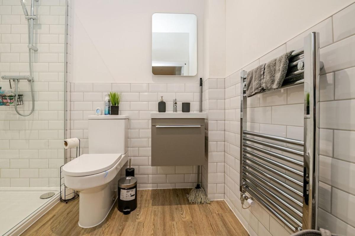 Brand New Apt - Beach Breeze Spacious 1-Bedroom Apartment With Parking - Sleeps 4 Ppl- Internet Bournemouth Luaran gambar