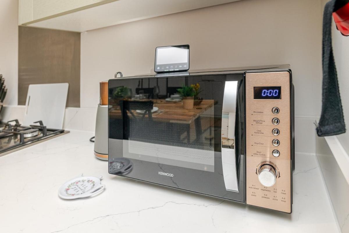 Brand New Apt - Beach Breeze Spacious 1-Bedroom Apartment With Parking - Sleeps 4 Ppl- Internet Bournemouth Luaran gambar