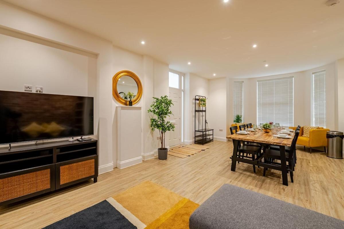 Brand New Apt - Beach Breeze Spacious 1-Bedroom Apartment With Parking - Sleeps 4 Ppl- Internet Bournemouth Luaran gambar