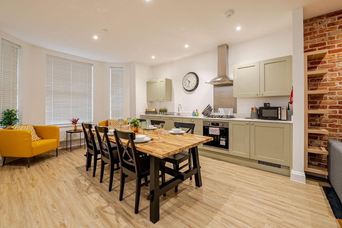 Brand New Apt - Beach Breeze Spacious 1-Bedroom Apartment With Parking - Sleeps 4 Ppl- Internet Bournemouth Luaran gambar