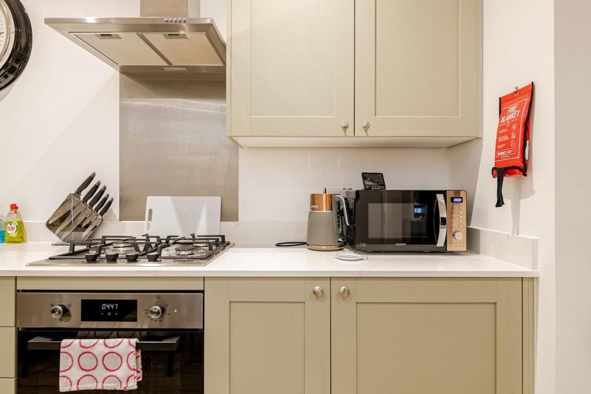 Brand New Apt - Beach Breeze Spacious 1-Bedroom Apartment With Parking - Sleeps 4 Ppl- Internet Bournemouth Luaran gambar