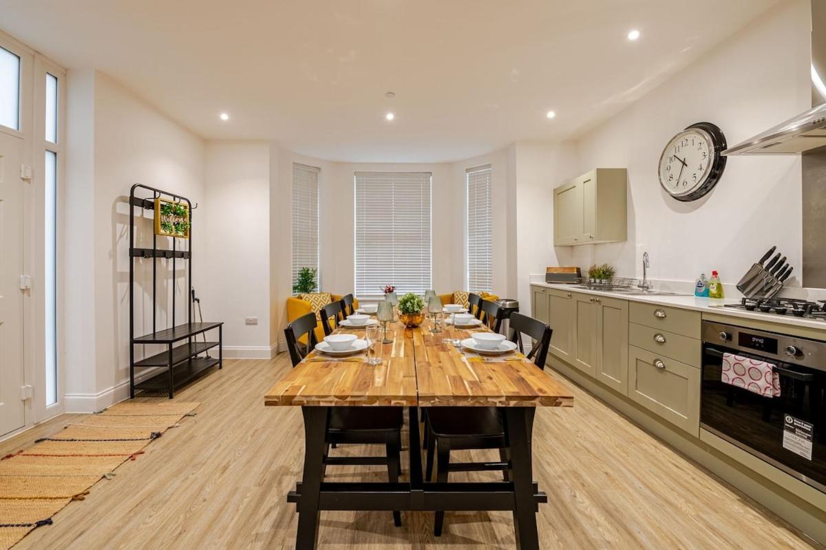 Brand New Apt - Beach Breeze Spacious 1-Bedroom Apartment With Parking - Sleeps 4 Ppl- Internet Bournemouth Luaran gambar