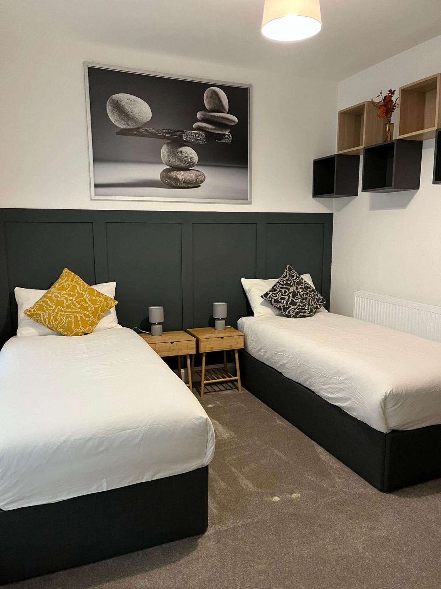 Brand New Apt - Beach Breeze Spacious 1-Bedroom Apartment With Parking - Sleeps 4 Ppl- Internet Bournemouth Luaran gambar