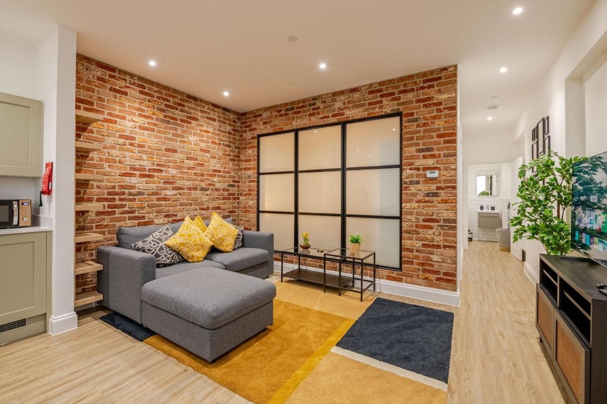 Brand New Apt - Beach Breeze Spacious 1-Bedroom Apartment With Parking - Sleeps 4 Ppl- Internet Bournemouth Luaran gambar