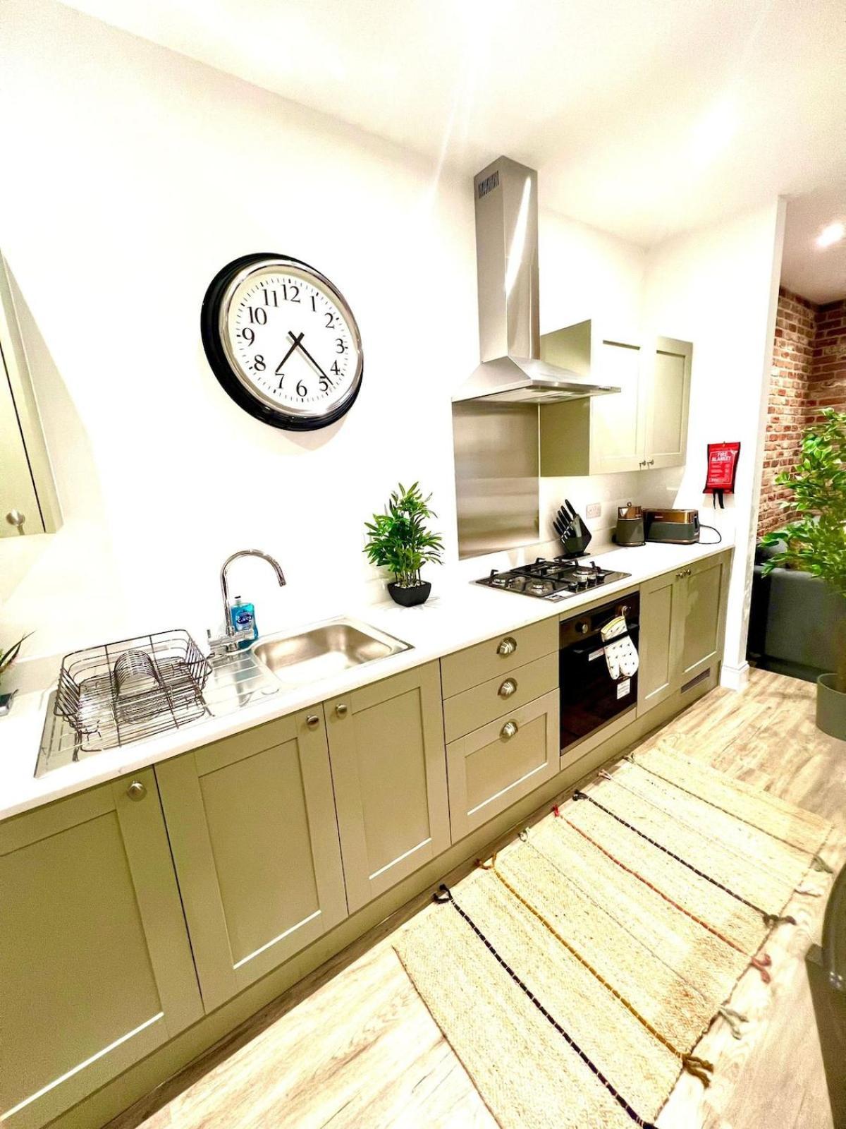 Brand New Apt - Beach Breeze Spacious 1-Bedroom Apartment With Parking - Sleeps 4 Ppl- Internet Bournemouth Luaran gambar