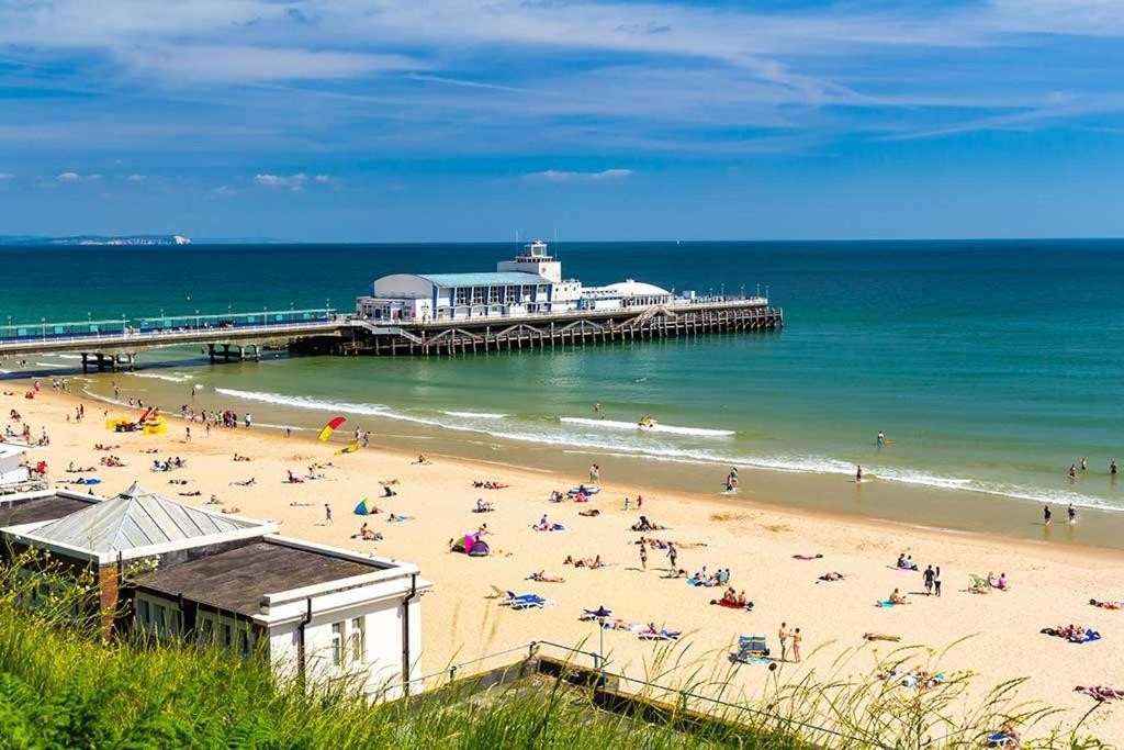 Brand New Apt - Beach Breeze Spacious 1-Bedroom Apartment With Parking - Sleeps 4 Ppl- Internet Bournemouth Luaran gambar