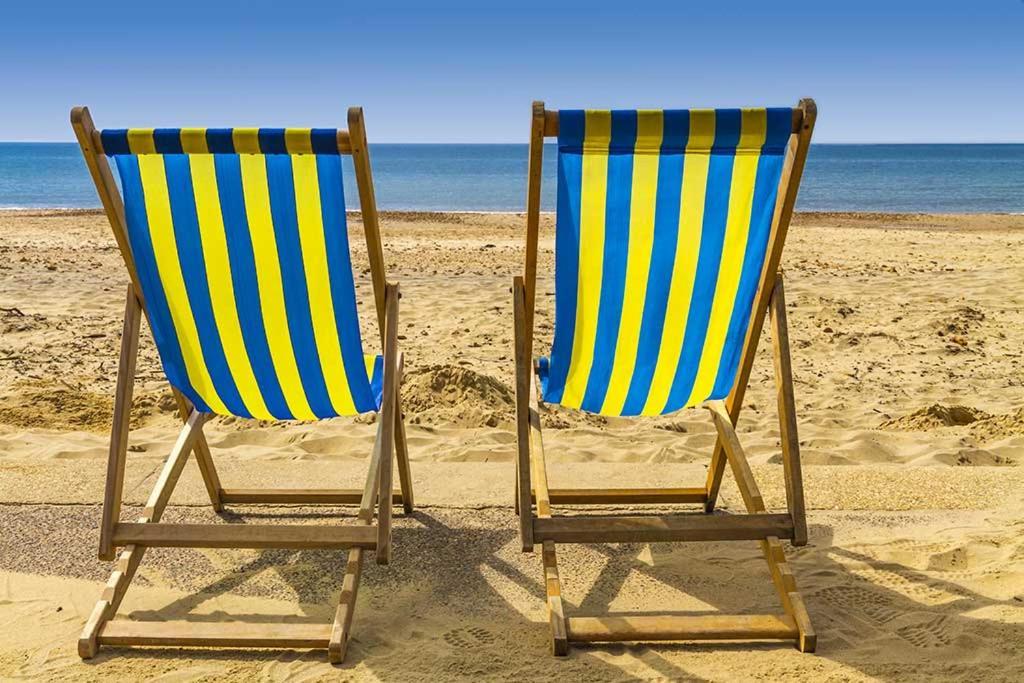 Brand New Apt - Beach Breeze Spacious 1-Bedroom Apartment With Parking - Sleeps 4 Ppl- Internet Bournemouth Luaran gambar